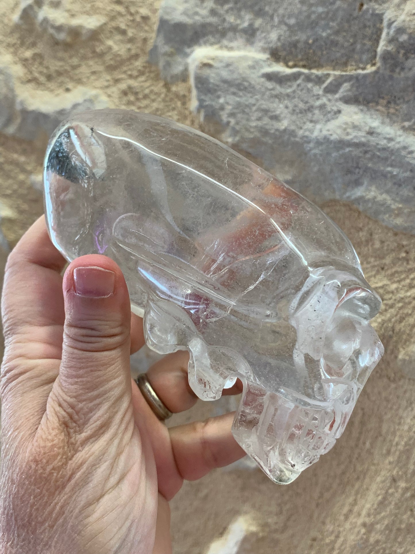 Crâne voyageur en cristal et inclusions de chlorite